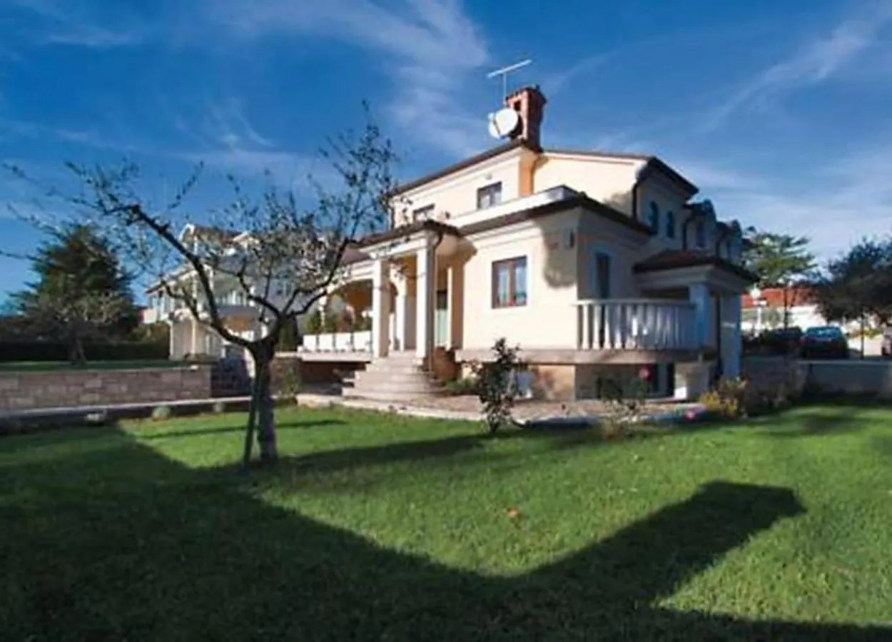 Guest house Apartments House Villa Teuta Close To The Sea Umag Croatia