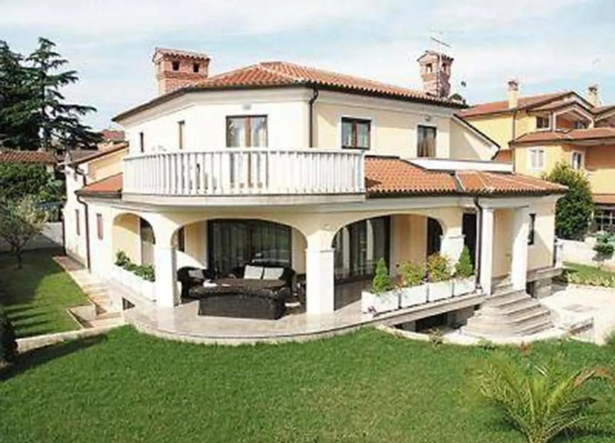Apartments House Villa Teuta Close To The Sea