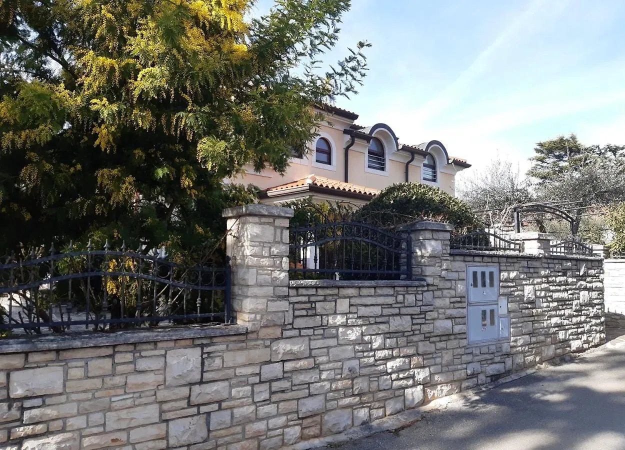 Apartments House Villa Teuta Close To The Sea Umag 0*,