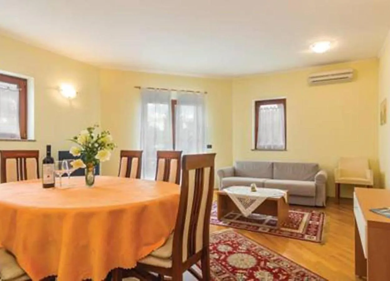 Guest house Apartments House Villa Teuta Close To The Sea Umag Croatia